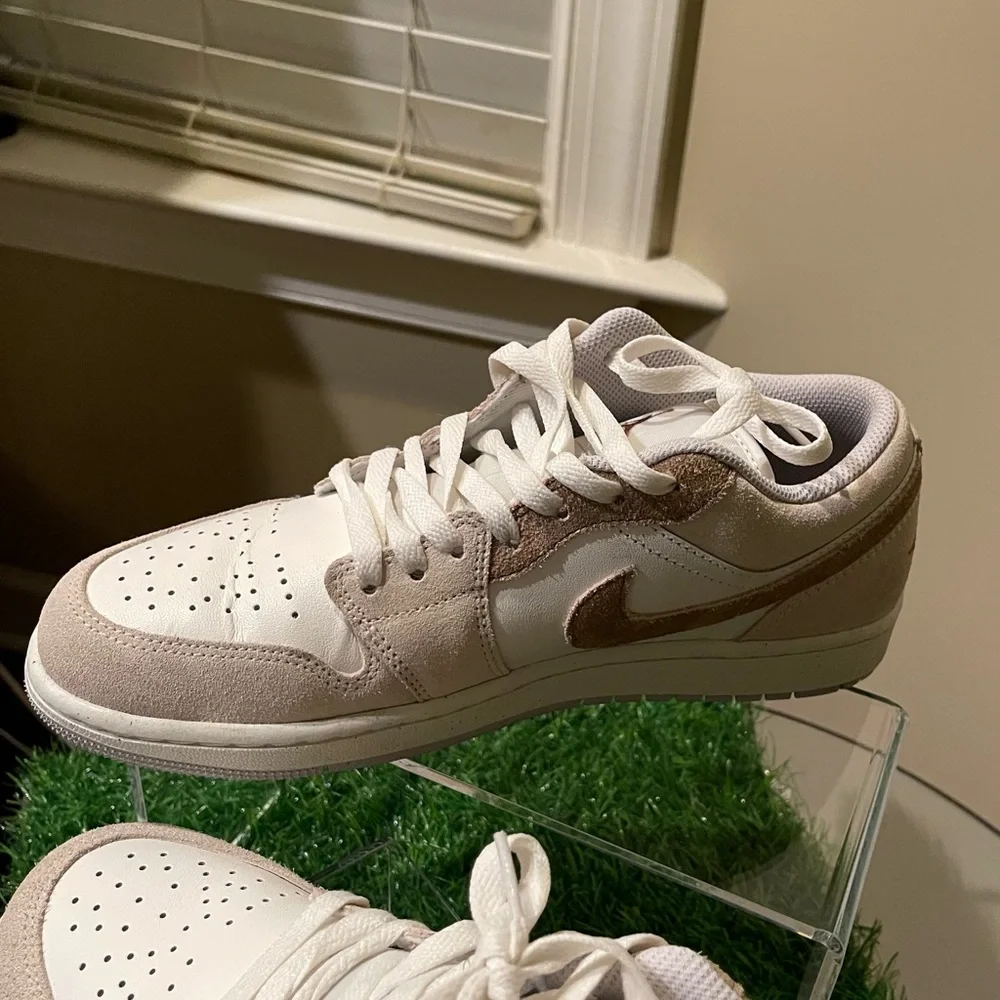 Jordan 1 Low SE in Brown Tones - Picture 6 of 10